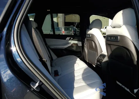 2023 BMW X5 xDrive40I z USA, uszkodzony, nr VIN 5UXCR6C04P9R76210